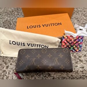 Louis Vuitton zippy wallet